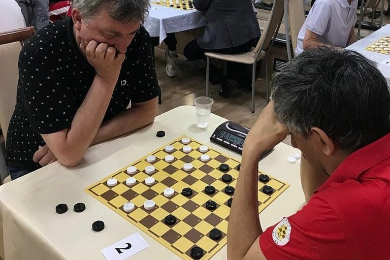 Александр Гетманский выиграл две медали на чемпионате России по шашкам