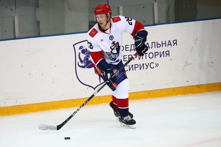 «Ледокол» и «Тропик» сыграли на фестивале Ночной лиги в Сочи